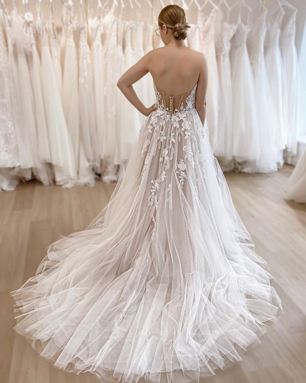 Charming A Line Sweetheart Tulle Wedding Dresses with Lace