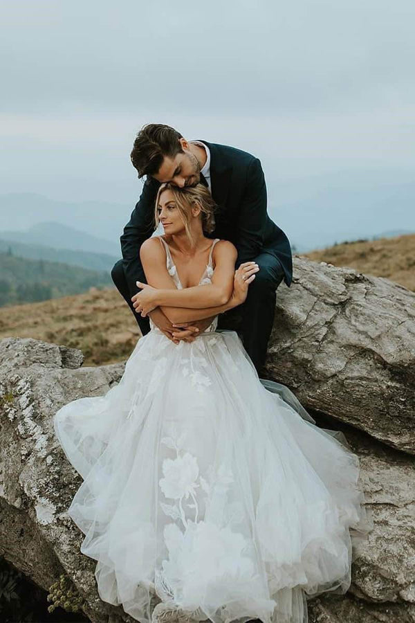 Marvelous V-neck A-Line Wedding Dress Tulle Appliques Rustic Wedding Dress